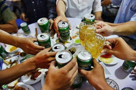 Từ 15/11 người dưới 18 tuổi uống rượu bia có thể bị phạt đến 500 nghìn đồng