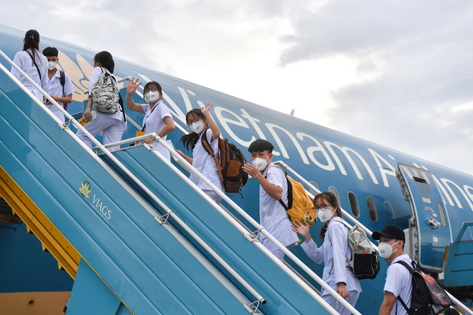 Hơn 300 cán bộ, sinh viên Hải Dương đến chi viện TP HCM chống dịch - Ảnh 10.