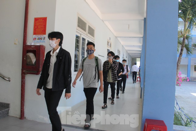 Cận cảnh Đà Nẵng xét nghiệm hơn 12.000 thí sinh thi tốt nghiệp THPT ảnh 3