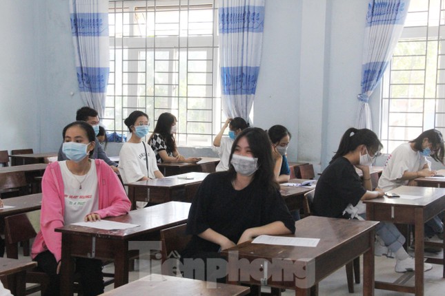 Cận cảnh Đà Nẵng xét nghiệm hơn 12.000 thí sinh thi tốt nghiệp THPT ảnh 2