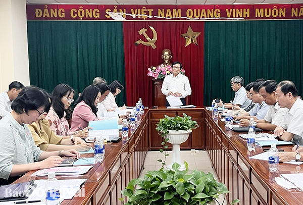 Phó chủ tịch UBND tỉnh, Trưởng ban chỉ đạo Kỳ thi tốt nghiệp THPT tỉnh năm 2022 Nguyễn Sơn Hùng phát biểu chỉ đạo tại cuộc họp