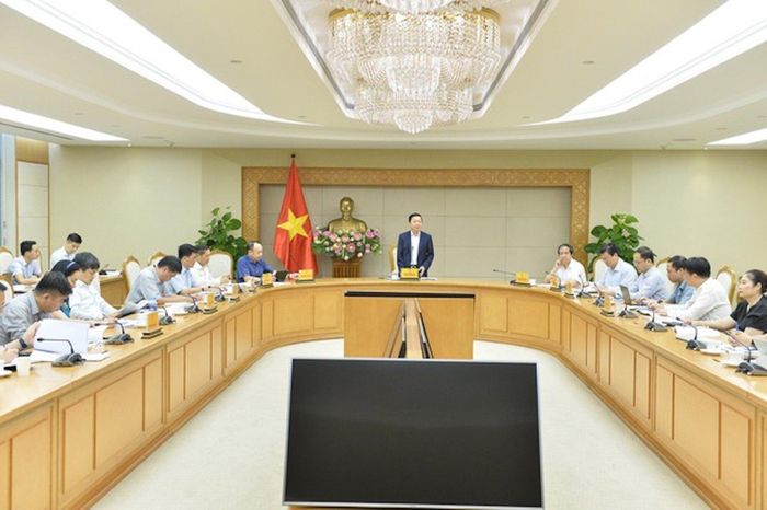 Phó Thủ tướng Trần Hồng Hà họp với lãnh đạo Bộ GD&ĐT. (Ảnh: Chinhphu.vn)